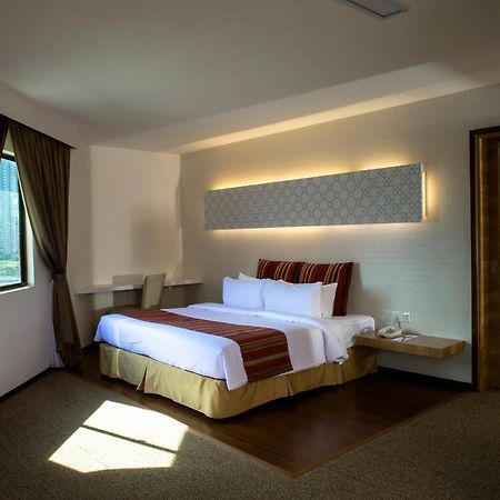 אמפאנג Grand Barakah Hotel מראה חיצוני תמונה