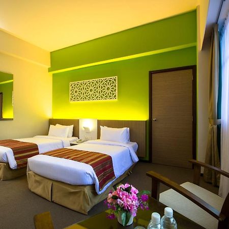 אמפאנג Grand Barakah Hotel מראה חיצוני תמונה