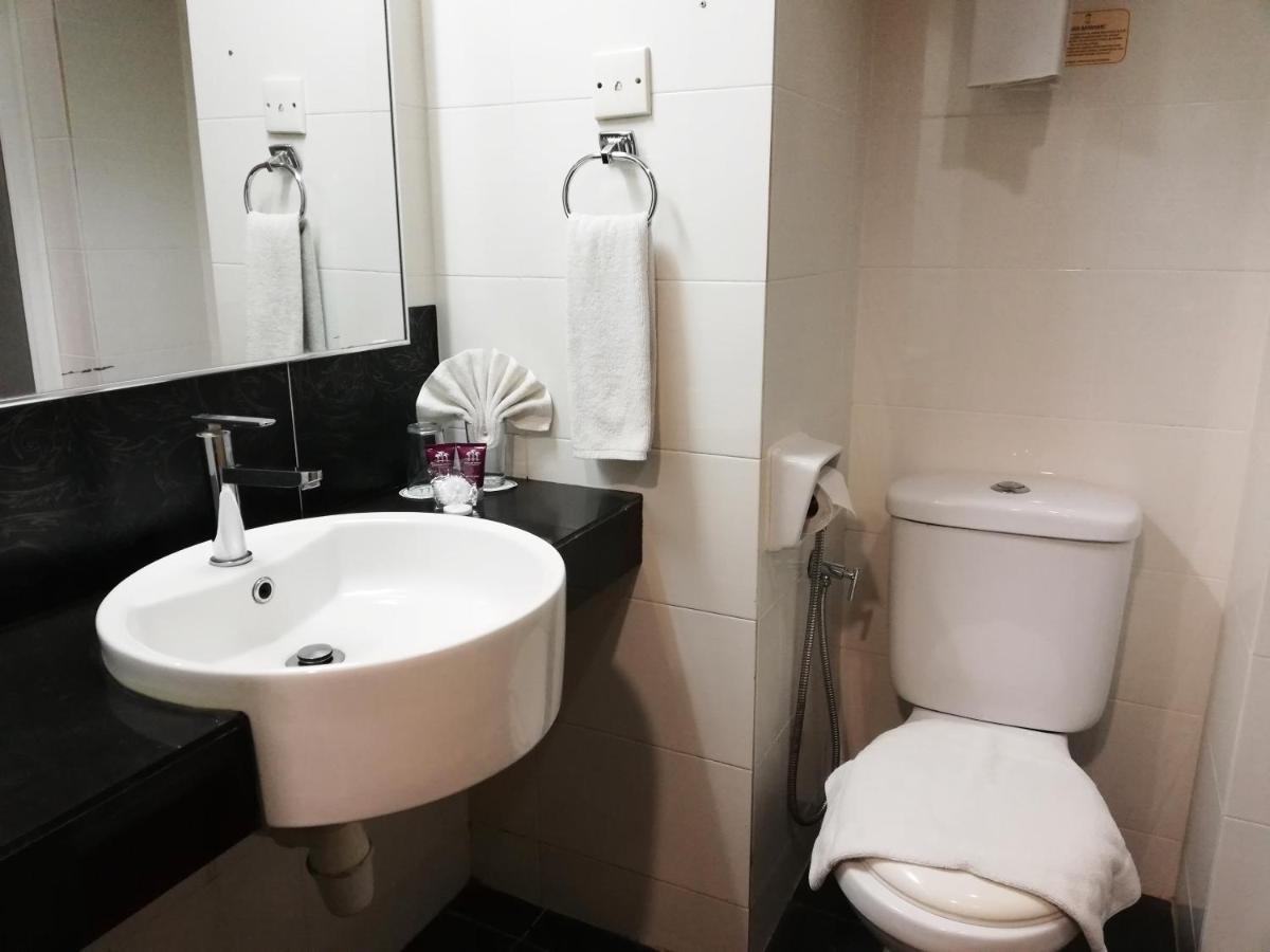 אמפאנג Grand Barakah Hotel מראה חיצוני תמונה