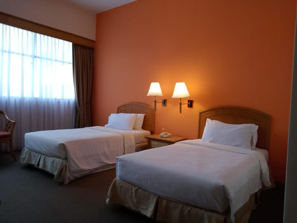 אמפאנג Grand Barakah Hotel מראה חיצוני תמונה