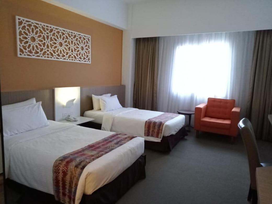 אמפאנג Grand Barakah Hotel מראה חיצוני תמונה