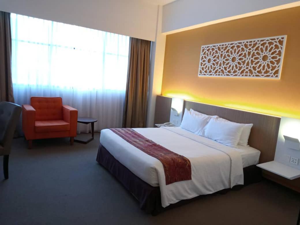 אמפאנג Grand Barakah Hotel מראה חיצוני תמונה