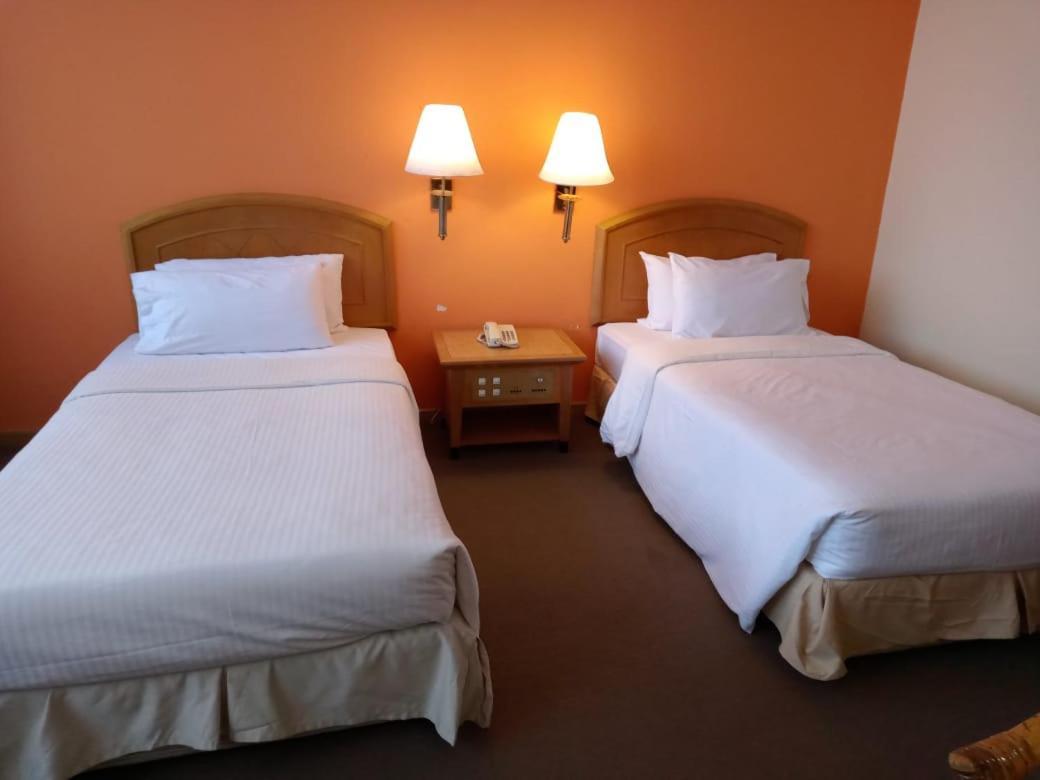 אמפאנג Grand Barakah Hotel מראה חיצוני תמונה