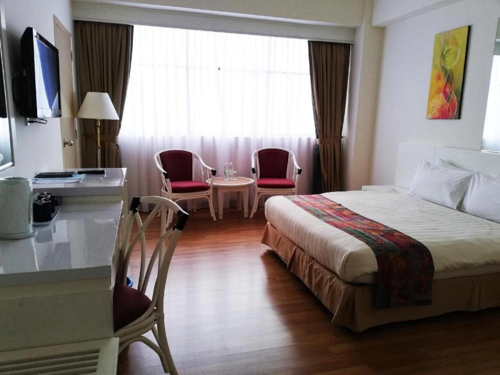 אמפאנג Grand Barakah Hotel מראה חיצוני תמונה