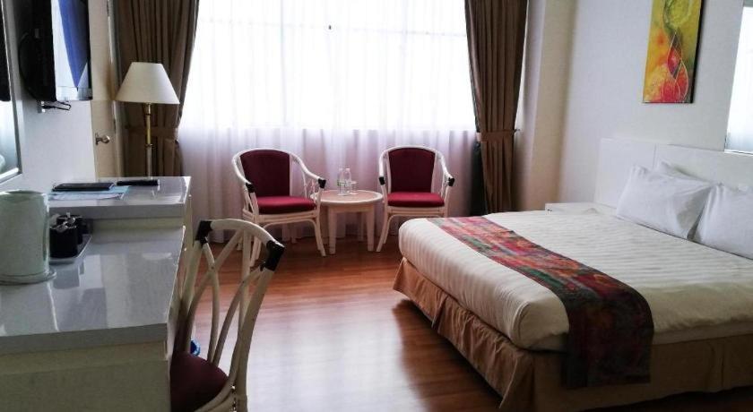 אמפאנג Grand Barakah Hotel מראה חיצוני תמונה