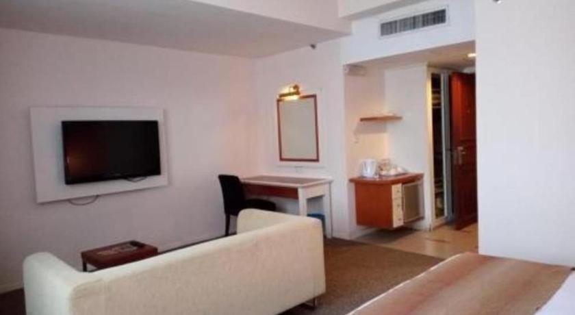 אמפאנג Grand Barakah Hotel מראה חיצוני תמונה